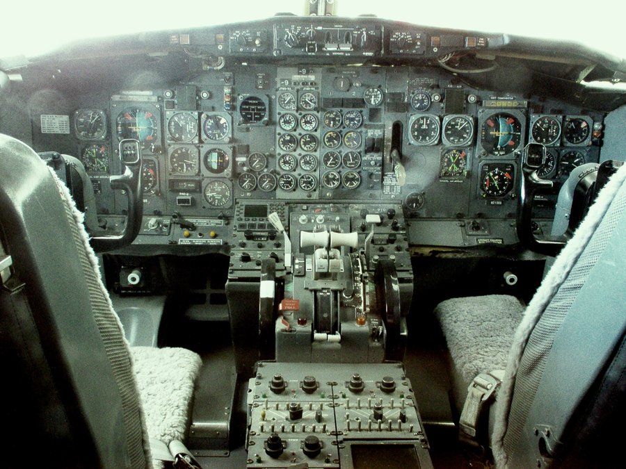 Boeing 737 Cockpit